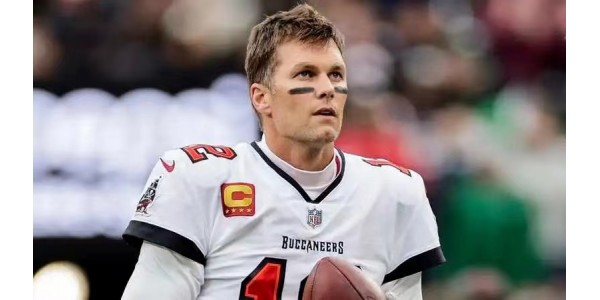 Fußball-Legende Tom Brady gibt erneut seinen Rücktritt bekannt